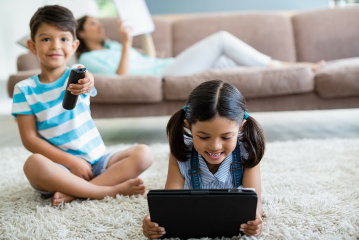 5 things about screen time and how the experts guide their own kids